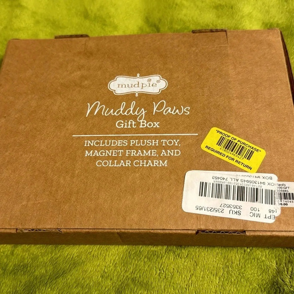 NIB Muddy Paws Gift Box - Picture 2 of 2